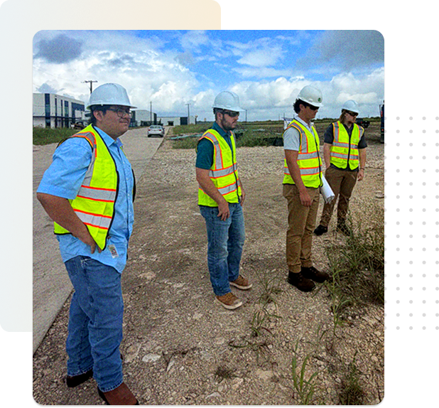 es_main_men Engineers inspecting site